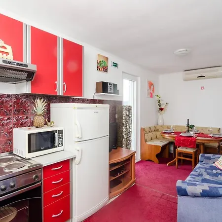 Giovani Apartment
